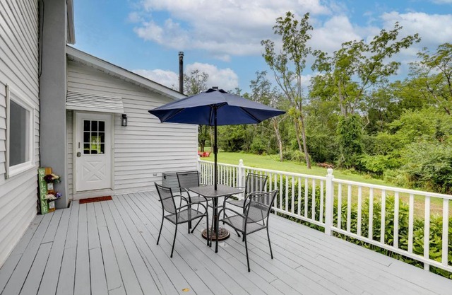 Pennington Home with Deck about 9 Mi to Princeton!