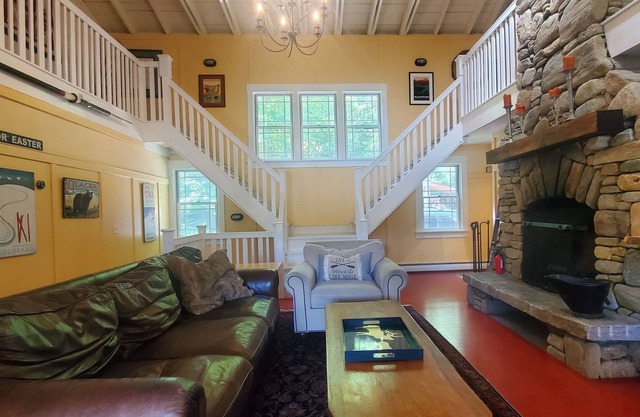 Pennrock Lakeside 4 Bedroom Home by RedAwning