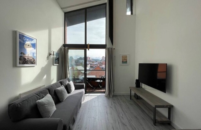 Penthouse Apartment w/Parking