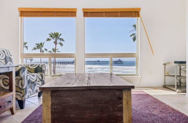 Penthouse Beach Escape! Great View. Gated Parking. WiFI. Heated Pool. Sleeps 6n