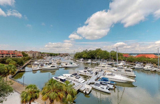Penthouse Condo with Yacht Views!