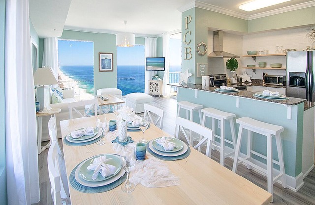 Penthouse Corner Beachfront BIG VIEWS Sleeps 5 King bunks FREE Beach Chairs Pool