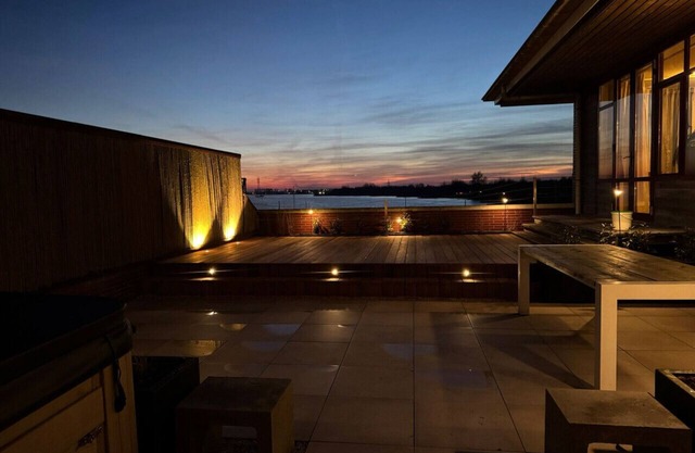 Penthouse met Jacuzzi en Sauna aan het water