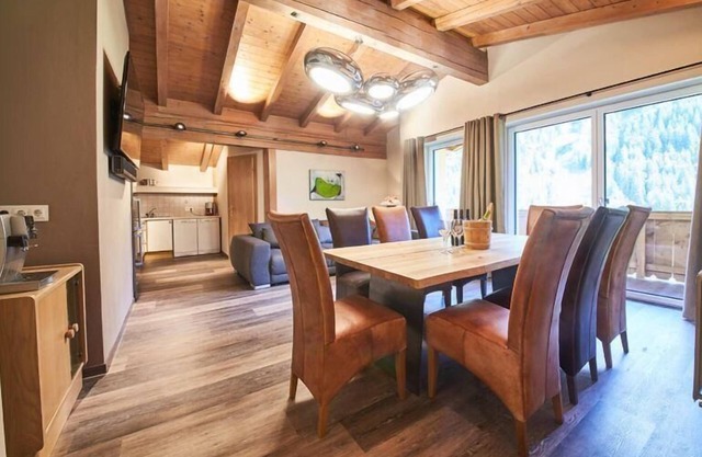 "Penthouse suite" with hot tub