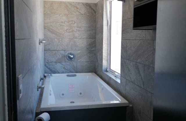 Penthouse with spectacular ocean view one block to beach and large Mercado