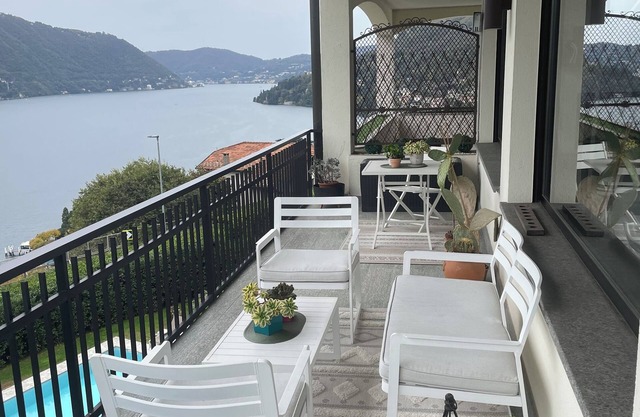 Penthouse with Stunning Lake View