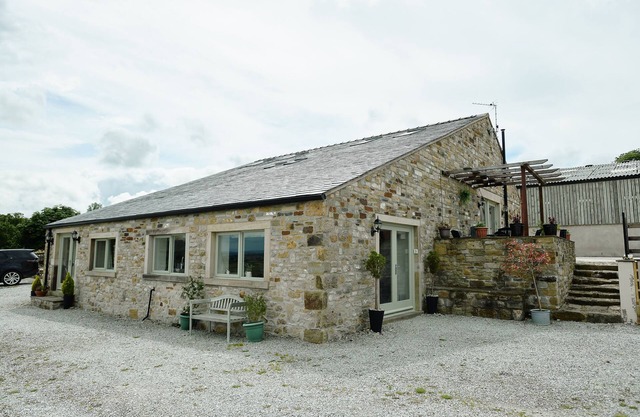 PENYGHENT VIEW, family friendly, luxury holiday cottage in Rathmell