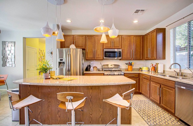 Peoria Home w/Pool & Hot Tub Access!