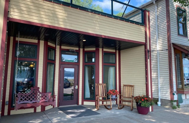 Pepin Marina Retreat: Street Level Loft Apartment