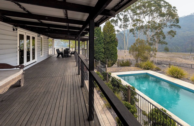 Pepper Tree Wollombi | Pool, Cabana + Ensuite on every Room | Sleeps 12