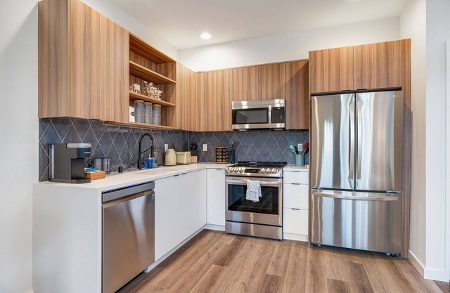Perch - Market St Haven: Walk to Heart of Ballard! Modern & Pet Friendly
