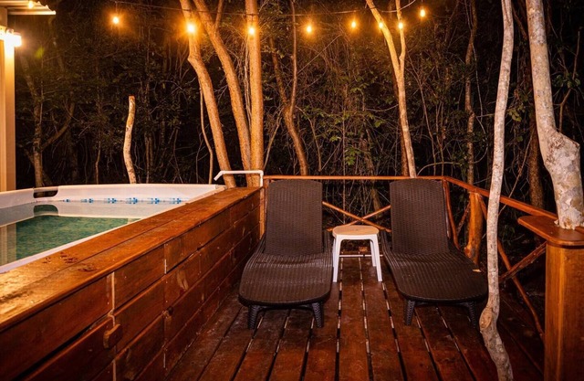 Perfect Party Jungle Getaway with AC and Private Pool.