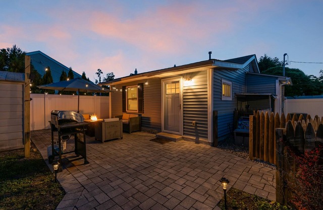 Perfect 2BR Hideaway Just 3.5 Blocks to Beach & Boards | Fire Pit, Grill, Relax