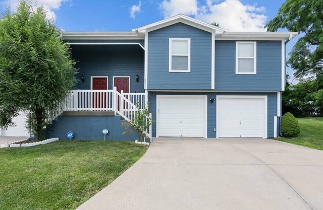 Perfect 3 BR Home in North KC near the Airport!