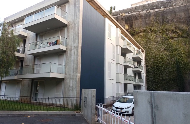 Perfect 5 minutes to the: airport