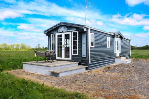 Perfect Couple Retreat, Puppy Lounge & Games Room