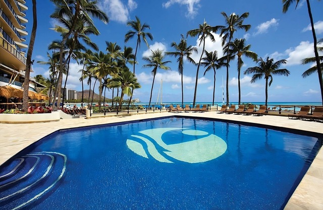 Perfect Event Location! 3 Awesome Units, Beachfront, Event Space, 3 Restaurants