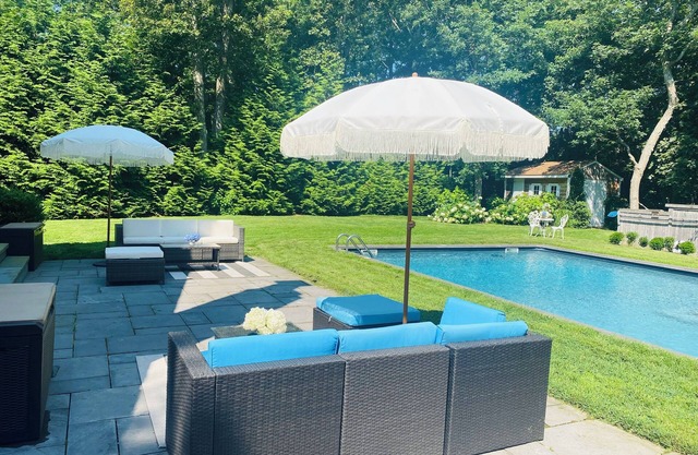 Perfect Family Retreat-Walk 2 Water, Heated SW Pool, Sauna, Gym- New Kitchen!