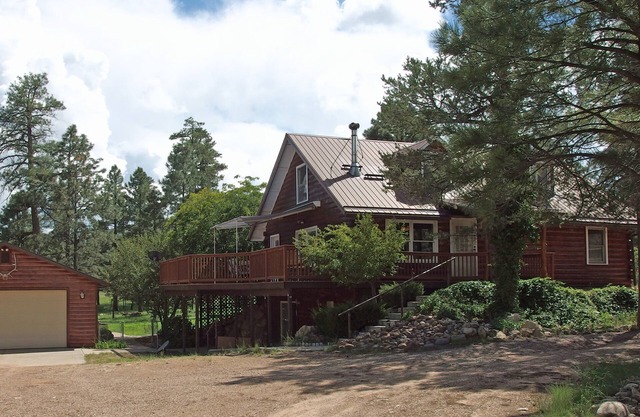 Perfect family cottage in Pines - 2 acre farm!
