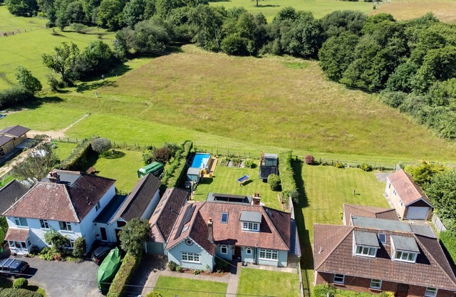 Perfect for wild play and family escapes in the forest - with lots of extras