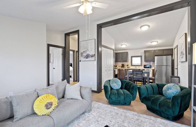 Perfect Large Group Getaway Near Grand Park, Ruoff Music Center
