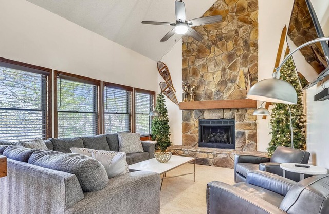 Perfect location for a Canaan Valley vacation! "Apres" Ski has it all!