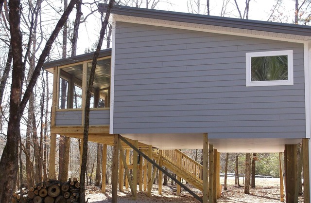 " Perfect Romantic Studio Cabin by the creek for two "