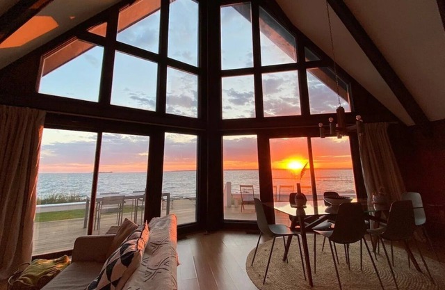 Perfect Smith Point Private Beachfront Getaway!