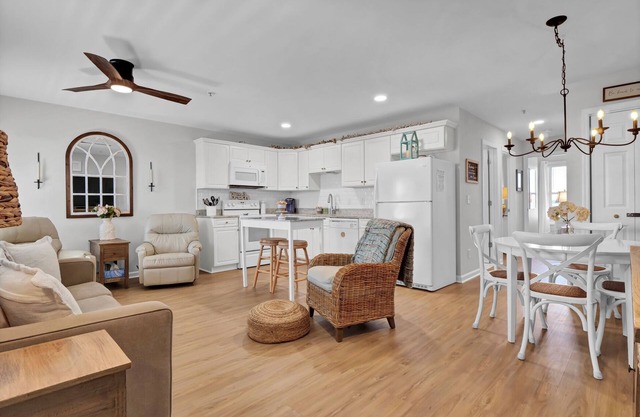 Perfect Surf City Stay: Walk to Beach, Dining, & Fun