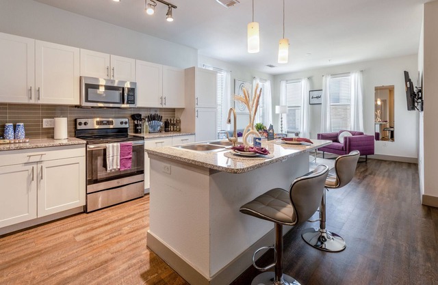 Perfect Uptown Oasis | Pet Friendly | 1 bedroom