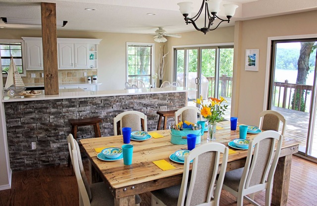 Perfect year round getaway - On the water! Theater, Fire Pit, Game room, Kayaks