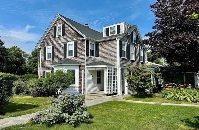 Perfectly Located Large House Just Steps From The Beach! RPAM066