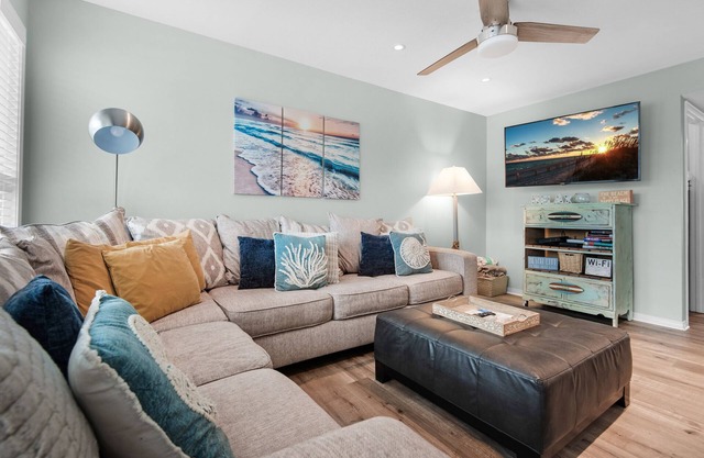 🌴Perfectly Sea-Sunned-Gulf Views-Kayaks-Steps2Beach-Pool-Sleeps 6🌴