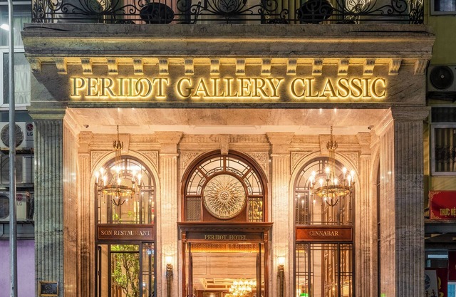 Peridot Gallery Classic Hotel
