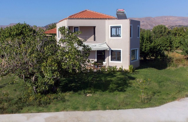 'Perivoli' House A, family friendly spring and summer holidays