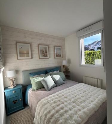 Perle des Sables Blancs, appartement entier à 100m de la plage avec parking privé