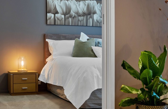 PERTH CITY CENTRE - CORPORATE APARTMENT incl WIFI, Smart TV, Pool & U/C Parking