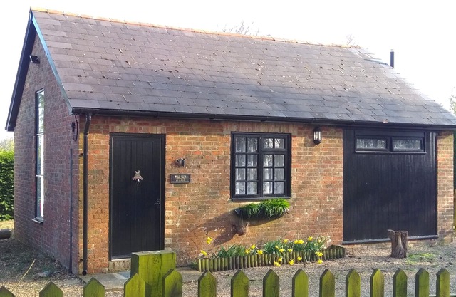 Pet friendly 1 bed cottage in Sellindge, Kent
