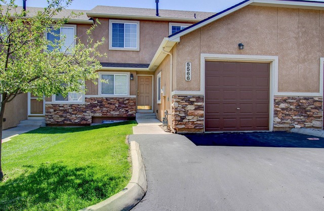Pet Friendly-10 min to Peterson AFB-Pool Table