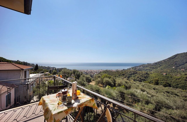 Pet Friendly Apartment I Girasoli with Sea View and Wi-Fi