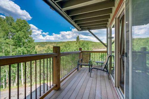 Pet-Friendly Apt with Views 6 Mi to Keystone Resort