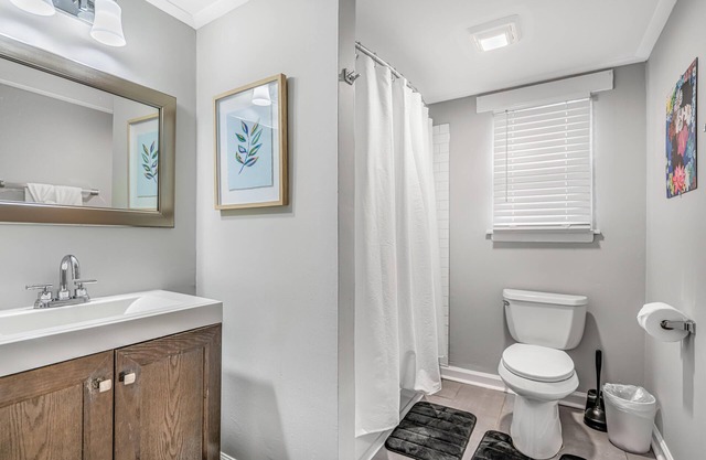 Pet-Friendly - Art-Inspired Stay Near Downtown - Perfect for Work & Play