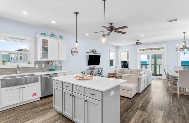 Pet Friendly Beach House - Beach Hop