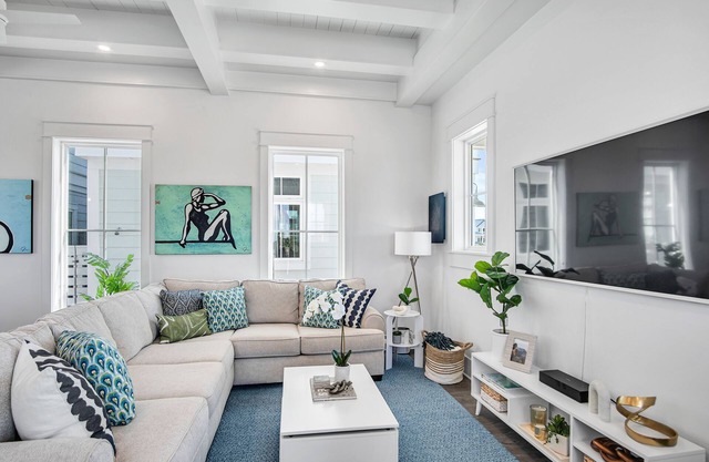 Pet-friendly Beach Cottage on the Lake in Cinnamon Shore South!