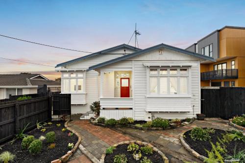 Pet friendly centrally located 3 bed aircon home