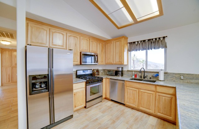 Pet-Friendly Clearlake Oaks Vacation Home w/Pool!