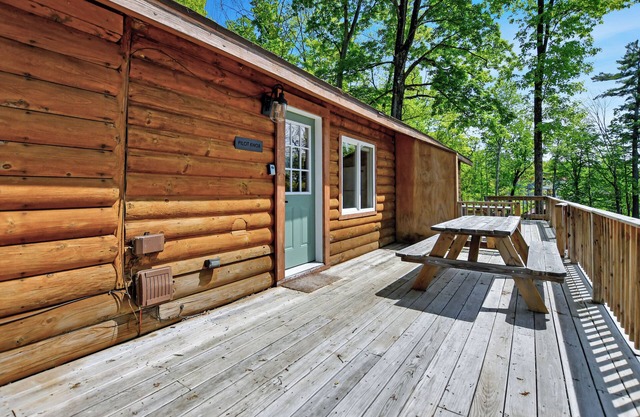 Pet Friendly - Close to Town - w/Deck & Fire Pit