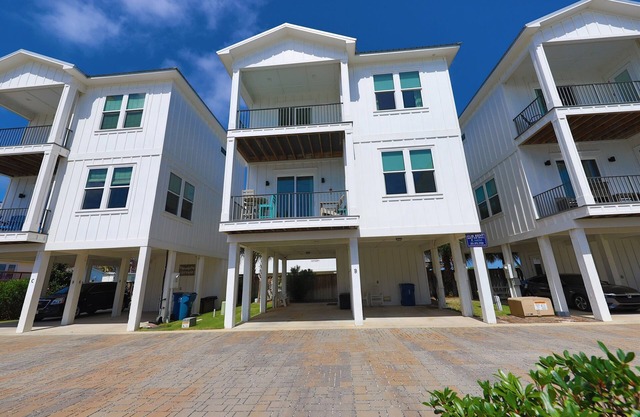 Pet Friendly Cottage - Heated Pool - Sleeps 10!