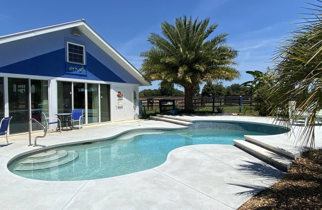 Pet friendly Cottage with Pool on Horse Farm, EV Charger, near Chi, WEC