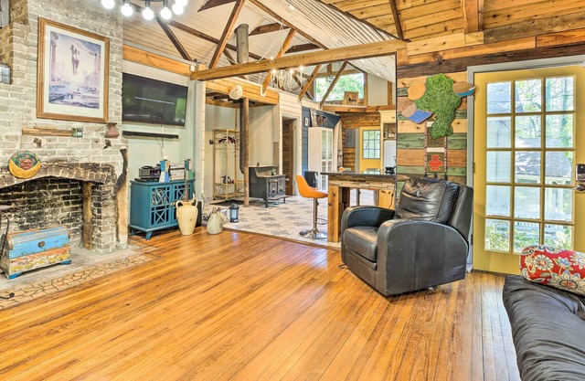Pet-Friendly Decatur Escape: < 4 Mi to Dtwn!
